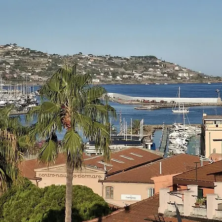 Apartamento La Mansarda Azzurra - Ariston Mare E Porto Vecchio A 3 Minuti